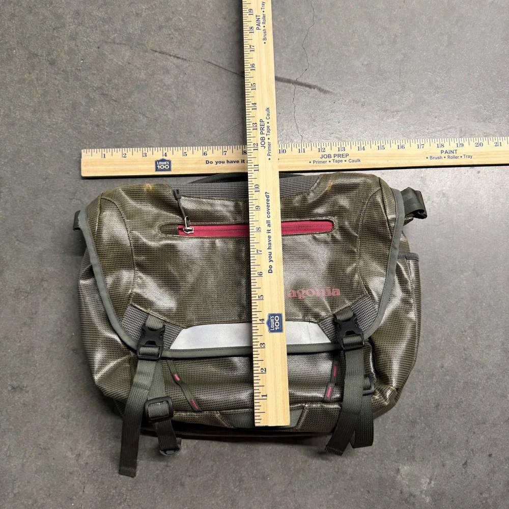 Patagonia Critical Mass Messenger Bag Olive Green Pink TPU Ripstop Laptop 3522